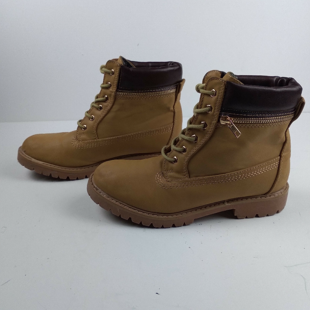 Bella Marie Size 8 High Top Camel Color Boot Women.